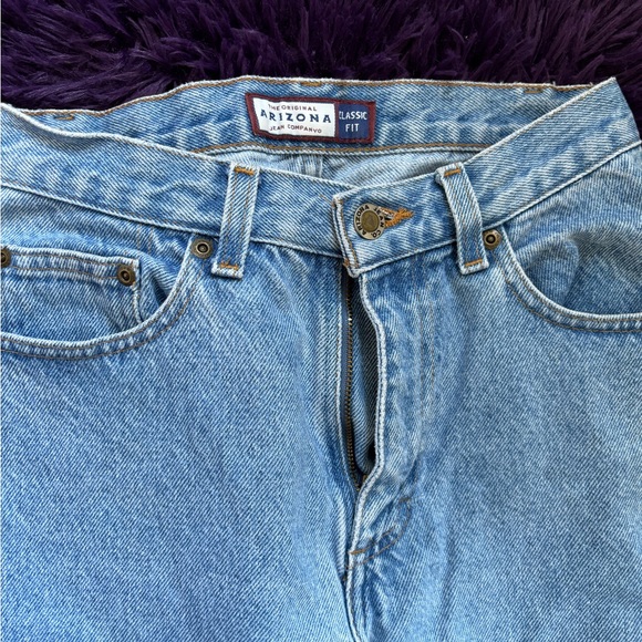 ARIZONA JEANS CLASSIC FIT LIGHTWASH JEANS SIZE 25 - Picture 2 of 4